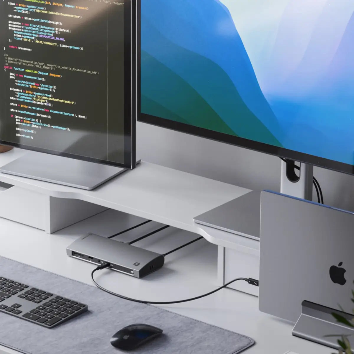 clarity-27-uhd-4k-monitor-pack-of-2-thunderbolt-4-blaze-docking-station_2